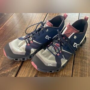 On Running Dark Blue and Mauve Sneakers